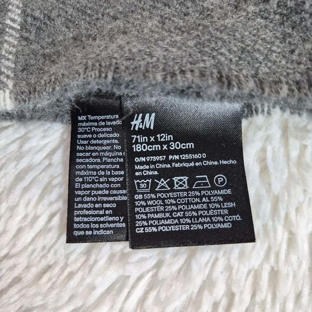 NEW WITHOUT TAGS H&M Black & Gray Plaid Fringe Scarf - Cozy Winter Wrap.